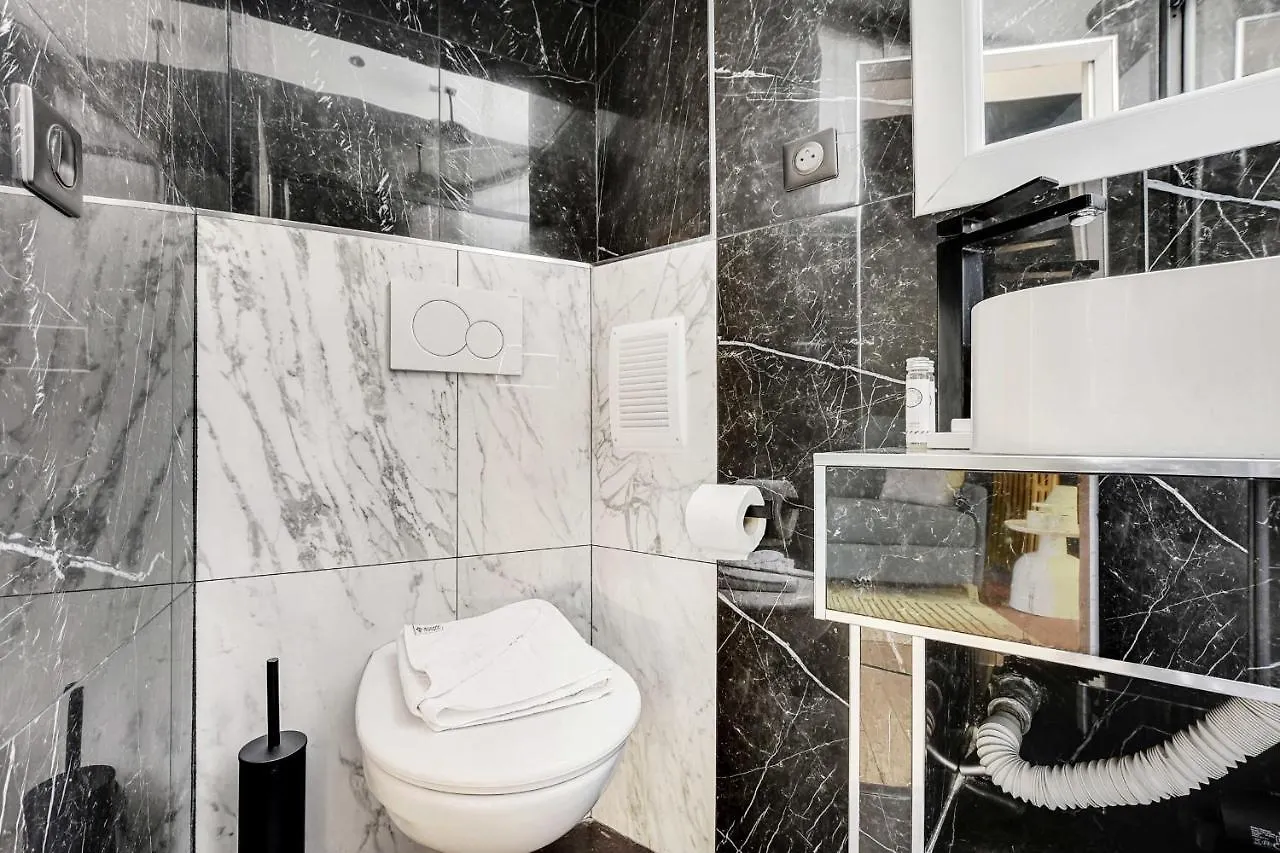 Apartment Spacious - 2b-10p - Ac - Marais